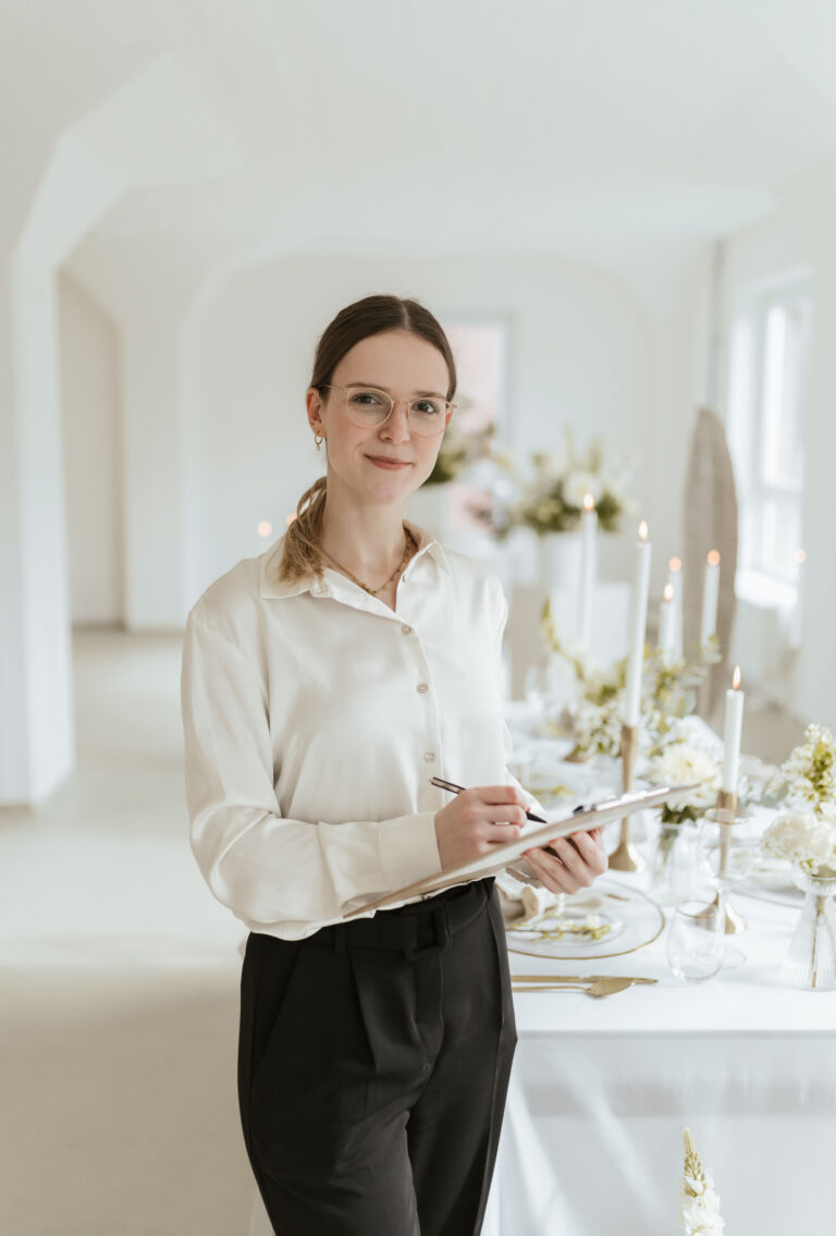 Zeremonienmeisterin bei Hochzeit an der Ostsee