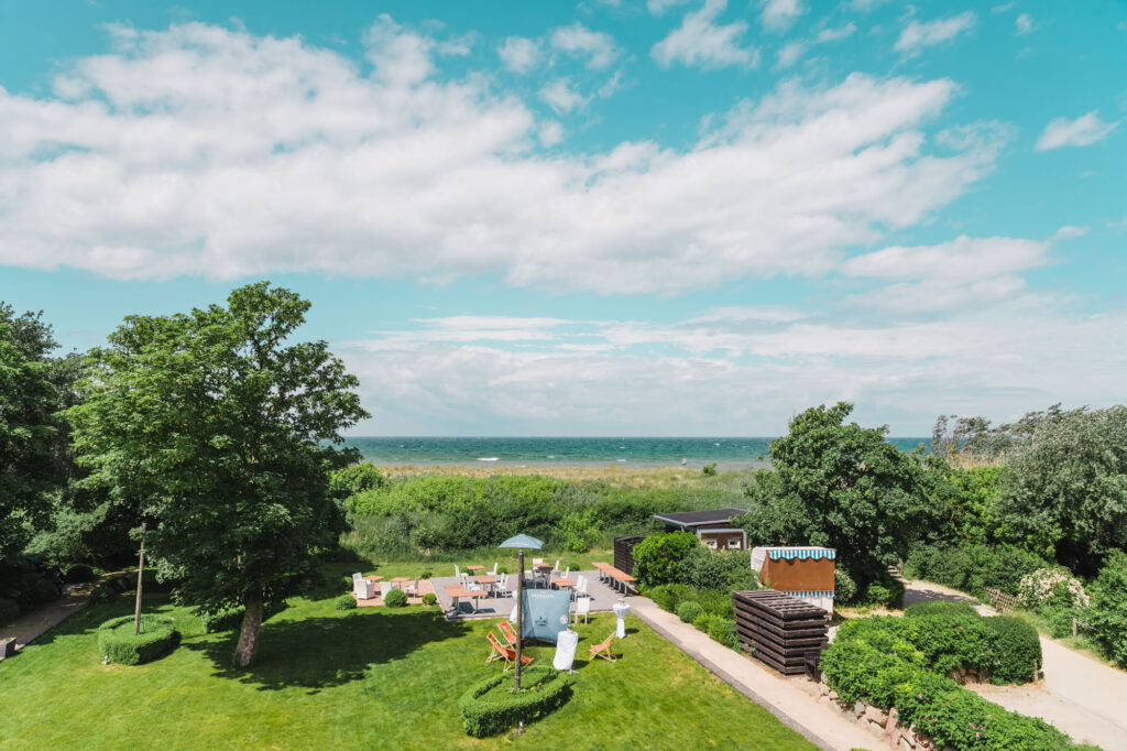 Parkanlage für die Hochzeit mit Meerblick in Ahrenshoop
